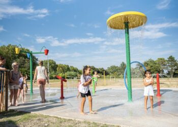 Bollène : une aire de jets d’eau inaugurée pour faire face à la chaleur estivale 