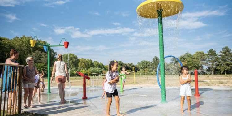Bollène : une aire de jets d’eau inaugurée pour faire face à la chaleur estivale 