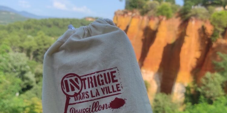 Roussillon accueille son Intrigue dans la ville