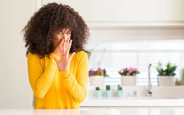 Comment prévenir les odeurs à la maison pendant les vacances d’été ?