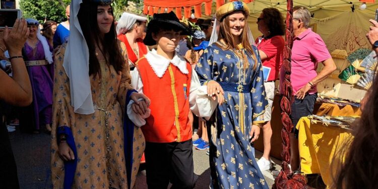 16 000 touristes en deux jours à Châteauneuf-du-Pape pour la Fête de la Véraison