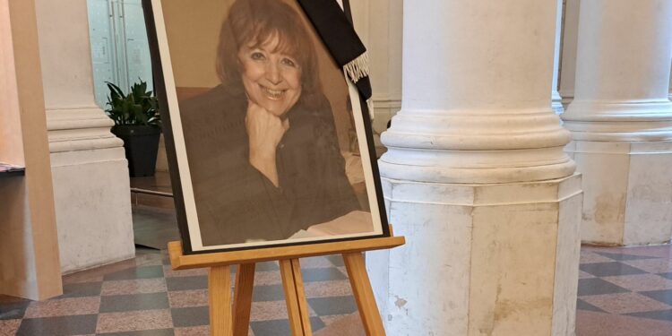 Au-delà des clivages, Avignon en larmes pour les obsèques de Marie-Josée Roig, maire pendant 19 ans