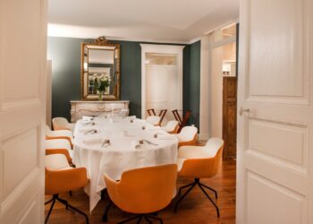 Grignan : les vins de M. Chapoutier à l’honneur lors d’une soirée au Clair de la Plume