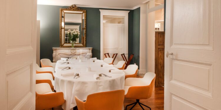 Grignan : les vins de M. Chapoutier à l’honneur lors d’une soirée au Clair de la Plume