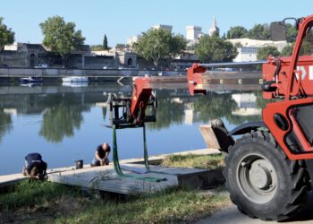 Avignon : le ponton de la Société Nautique remplacé 