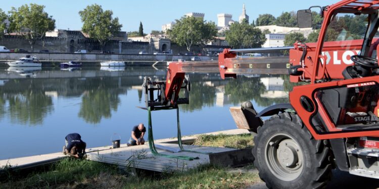 Avignon : le ponton de la Société Nautique remplacé
