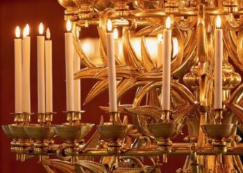 Les lustres de Notre-Dame de Paris jusqu’au 22 septembre chez Mathieu Lustrerie