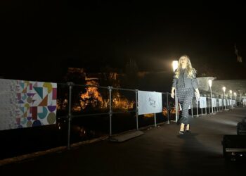 (Vidéo) Les Galeries Lafayette célèbrent leurs 130 ans sur le pont d’Avignon