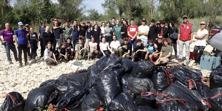Les élèves du lycée La Ricarde ont nettoyé des berges du Calavon-Coulon
