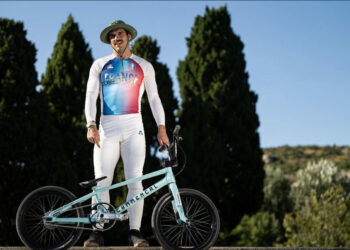 Sylvain André célèbre sa victoire aux JO 2024 avec les Cavaillonnais