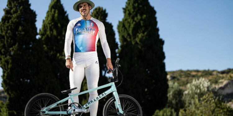 Sylvain André célèbre sa victoire aux JO 2024 avec les Cavaillonnais