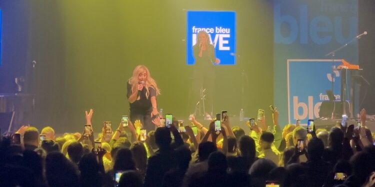 (Vidéo) France Bleu Live : salle comble pour Lara Fabian à Confluence Spectacles