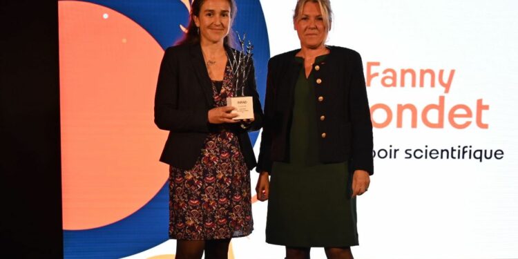 Fanny Mondet, chercheuse à Avignon, reçoit le Laurier ‘Espoir scientifique’ de l’INRAE