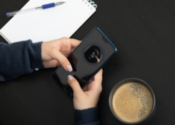 Escroquerie bancaire par spoofing téléphonique : la cour de cassation dédouane le client