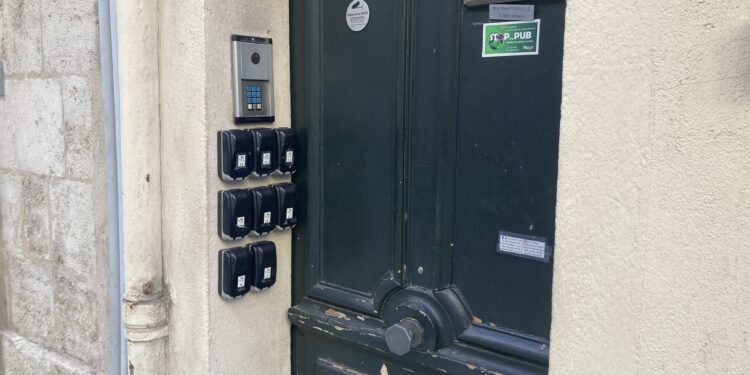 Les règles pour les locations touristiques font débat