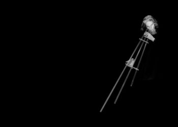 La flûtiste Isabelle Courroy en solo sur la scène du Vélo Théâtre d’Apt