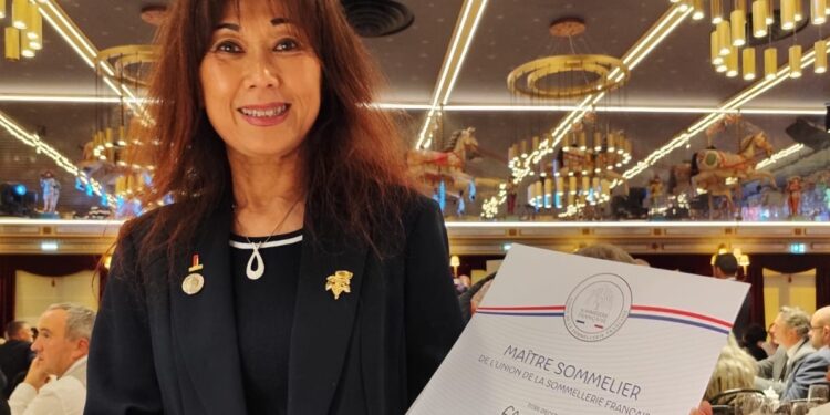 Elisabeth Doan, sommelière à Châteauneuf-du-Pape, vient de recevoir le titre de Maître-Sommelier 2024