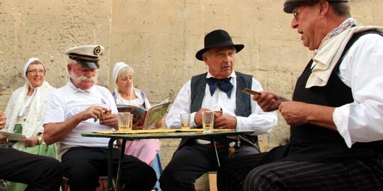 Théâtre et vin chaud pour la veillée calendale de Saignon