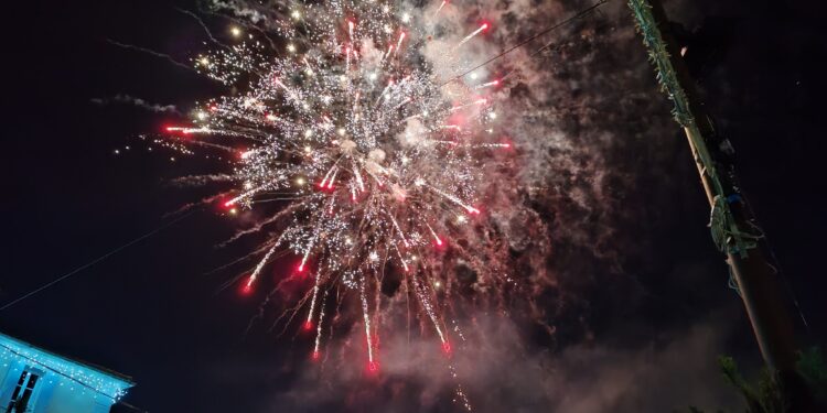 Mazan célèbre les fêtes de fin d’année avec un marché de Noël et un feu d’artifice