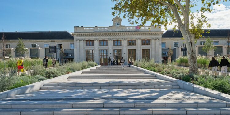 Avec le nouveau parvis de la gare-centre, Avignon met en scène son entrée de ville