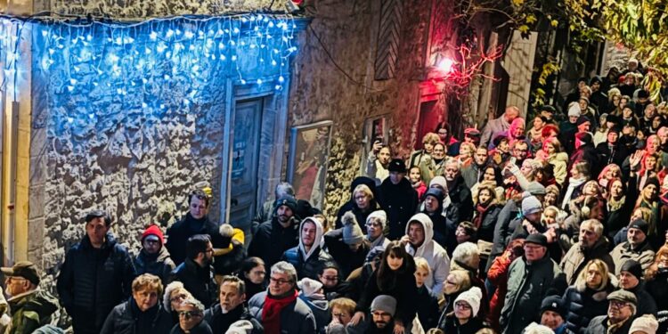 Vieux village des Angles, vague de visiteurs pour la fête des lumières