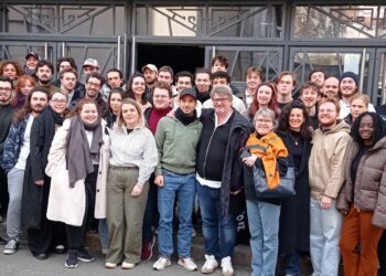 Entre deux tournées, l’humoriste Jérémy Ferrari prend soin de ses élèves et fait escale à la Scala Provence