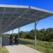 Le premier parc photovoltaïque linéaire sur véloroute sort de terre le long du Rhône