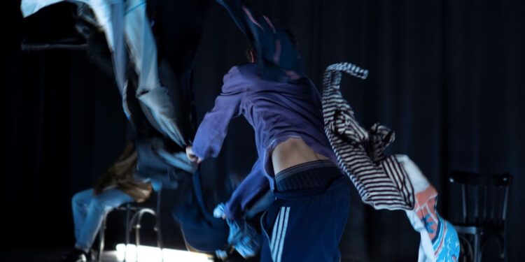 ‘Maladie blanche’ au Théâtre des Halles