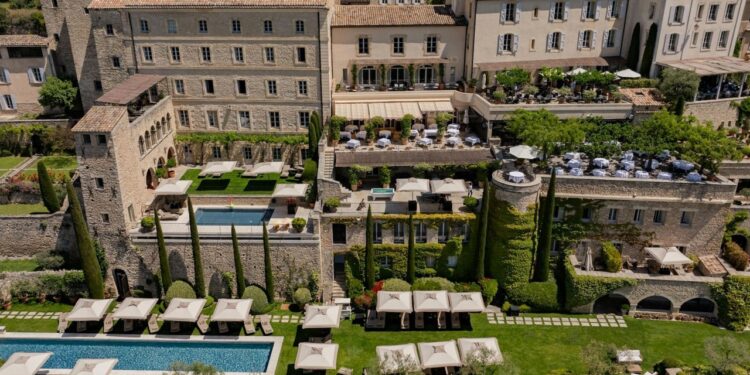 Deux hôtels vauclusiens au palmarès du Forbes Travel Guide 2025