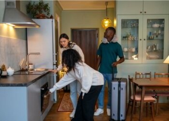 Airbnb, ‘Pas de tolérance sur les boîtes à clef apposées dans l’espace public’, mais la plateforme défend son business