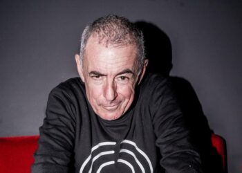 ‘Les volets clos’, un seul en scène de Manuel Pratt au Théâtre de l’Oulle d’Avignon