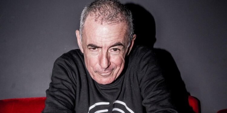 ‘Les volets clos’, un seul en scène de Manuel Pratt au Théâtre de l’Oulle d’Avignon