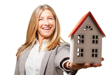 Les femmes et l’immobilier : Intuitives, persuasives mais … mauvaises en négociation !