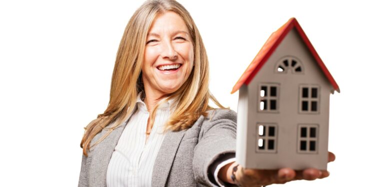 Les femmes et l’immobilier : Intuitives, persuasives mais … mauvaises en négociation !