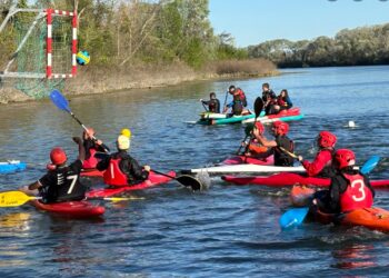 Découvrez le kayak polo au Stade nautique d’Avignon
