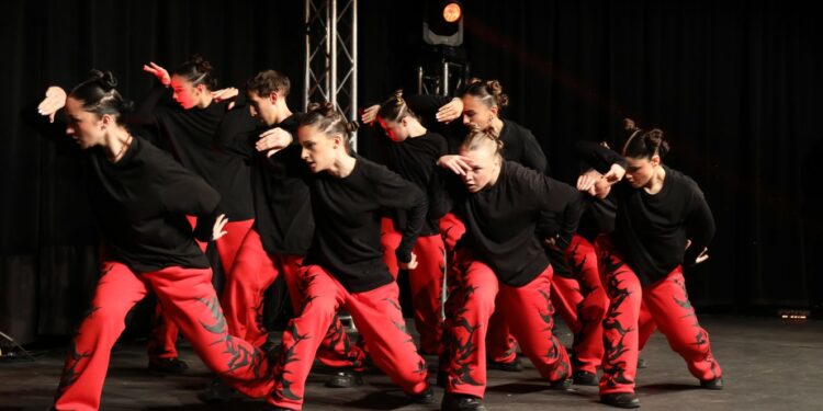 Printemps des arts urbains : les jeunes danseurs sous les projecteurs à Vaison-la-Romaine