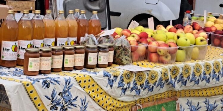 Petit-Palais mais grand marché tous les samedis dans ce hameau de L’Isle-sur-la-Sorgue
