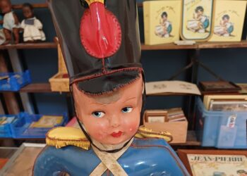 Res Mobilis Avignon propose une incroyable collection de poupées et des Whiskies rares
