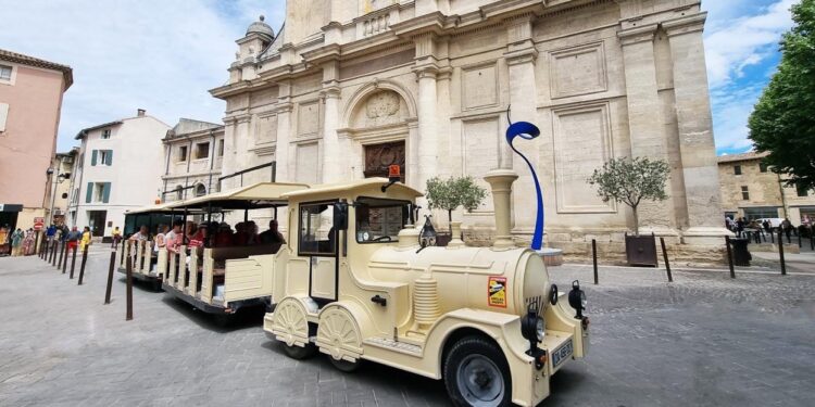 Le petit train de L’Isle-sur-la-Sorgue se remet sur ses rails