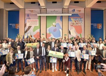 « Dites-le avec des fleurs » : Auribeau, Monieux et Camaret distingués pour la valorisation de leur environnement