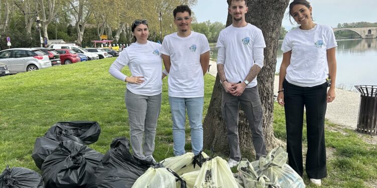 68 kg de déchets ramassés par des étudiants d’Avignon et des locaux