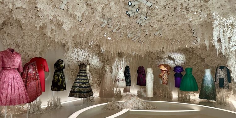 Dior à SCAD Lacoste : « c’est l’exposition la plus spectaculaire qu’on ait faite jusqu’ici »