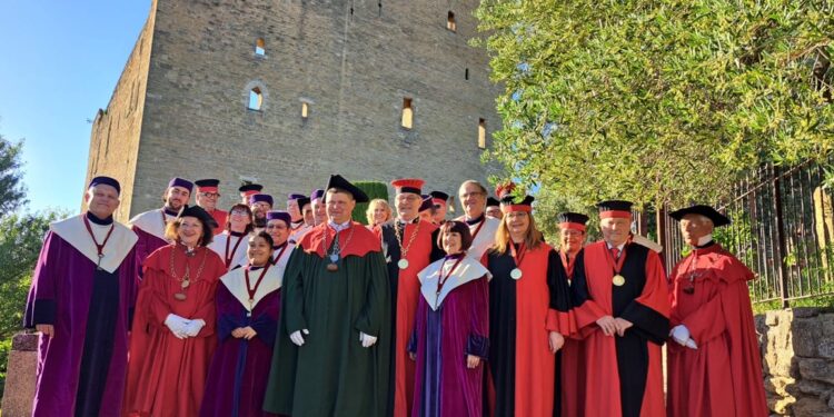 Soirée d’apparat à Châteauneuf-du-Pape avec le 359e Chapitre de l’Échansonnerie
