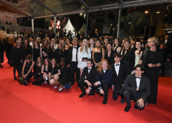 Les élèves du lycée Victor Hugo de Carpentras gravissent les marches du Festival de Cannes