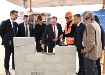Renaud Muselier pose la 1ère pierre d’une nouvelle Maison de Santé à Courthézon