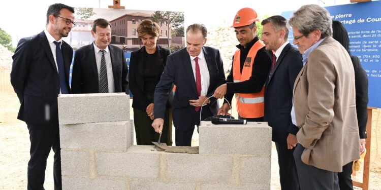 Renaud Muselier pose la 1ère pierre d’une nouvelle Maison de Santé à Courthézon