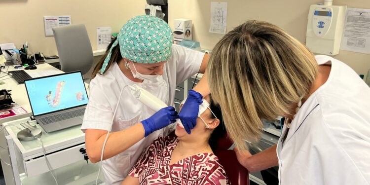 Le centre dentaire Aésio du Pontet s’équipe de nouvelles caméras miniatures