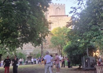 Balade gourmande et vigneronne dans les rues d’Avignon avec les Compagnons des Côtes du Rhône