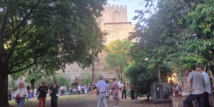 Balade gourmande et vigneronne dans les rues d’Avignon avec les Compagnons des Côtes du Rhône