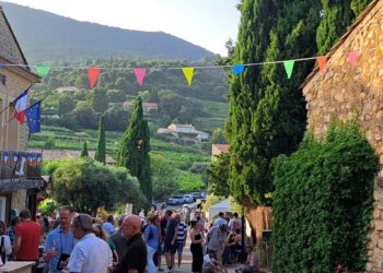 Labellisé ‘Vignobles & Découvertes’, le village de Suzette a organisé le centenaire de l’AOC Beaumes-de-Venise